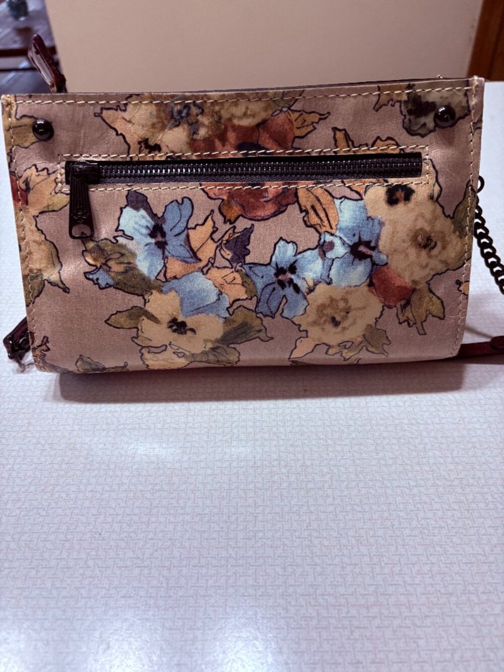 Like New Patricia Nash Dusty Rose Messenger/Crossbody & shoulder straps